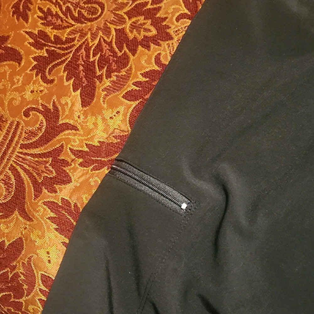 Chico's Zenergy Black Capri Lightweight Pants, Chico's Size 2 (12), Like New - Picture 5 of 12